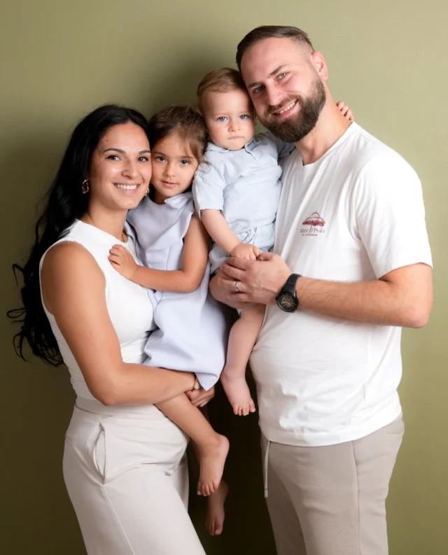 Les vacances, ça passe toujours trop vite.

Alors entre deux escapades, pourquoi ne pas prendre une heure pour vous retrouver en famille ?

En studio ou en extérieur, l’important n’est pas l’endroit, mais le moment que vous partagez.

Parce que dans quelques années, ces photos vous rappelleront surtout les sourires, les câlins et les petits détails qu’on oublie si vite. ❤️

#luxembourg #dudelange #photographeluxembourg #seancefamille #photographefamille