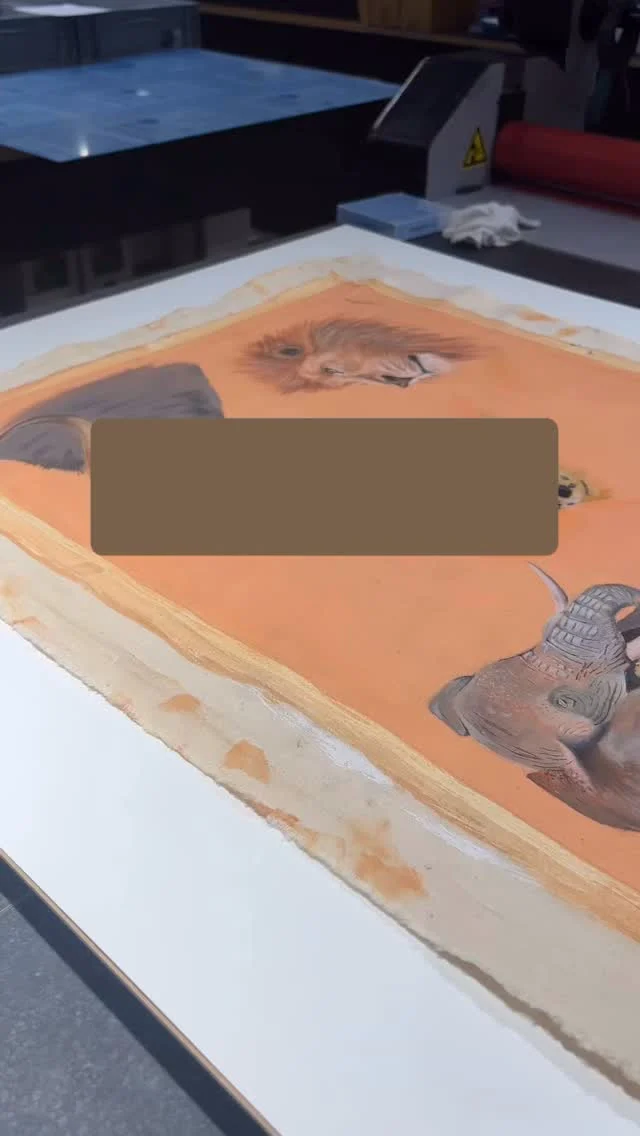 Une toile rapportée d’un voyage, un souvenir auquel on tient, une création que l’on ne sait pas comment présenter… ✨

Chez Studion, nous cherchons avec vous la meilleure façon de donner vie à vos idées et de mettre en valeur ce qui compte pour vous.

Affiches, dessins, textiles, souvenirs de voyage… il existe de nombreuses façons de les sublimer : mise sous cadre, impression, montage ou création sur mesure.

Ici, notre client nous a confié sa toile, pour laquelle nous avons imaginé un cadre sur mesure avec un fond blanc afin de la faire ressortir. Et ce n’est qu’une idée parmi toutes celles que l’on peut imaginer pour vous.

📍 Retrouvez-nous chez Studion à Dudelange et parlons ensemble de votre projet.

#studionphotography #luxembourg #atelier #encadrement #creationsurmesure